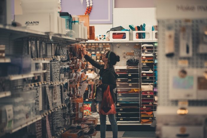 woman black friday shopping
